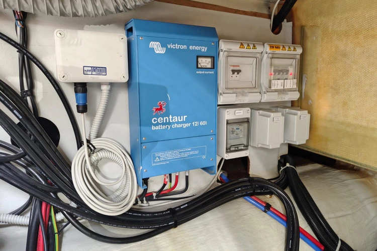 Libert'e Yacht Photos Pics 