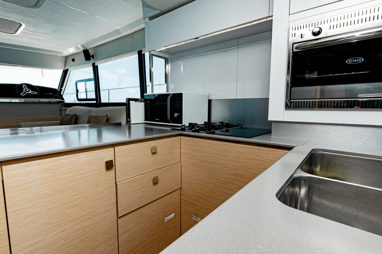 Libert'e Yacht Photos Pics 