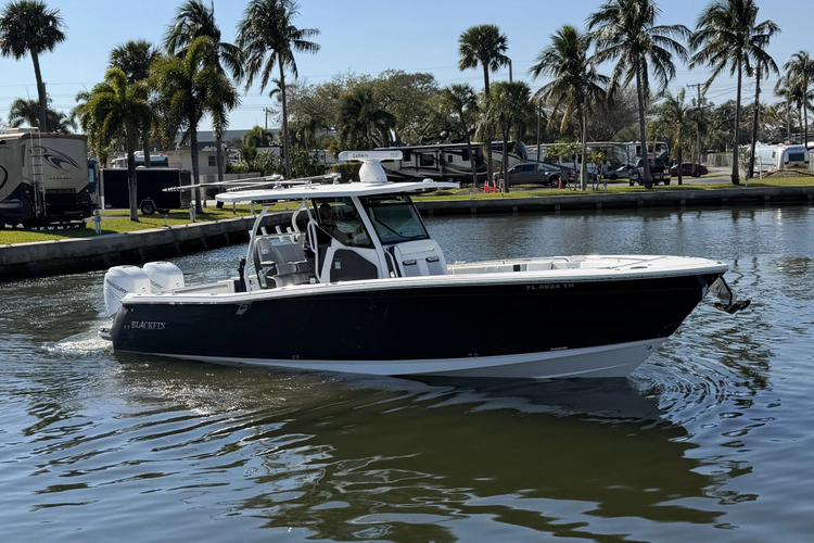 33' Blackfin 2023