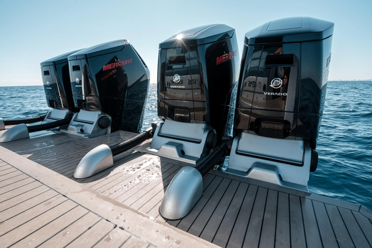 Robin's Nest Yacht Photos Pics 