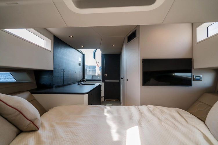 Robin's Nest Yacht Photos Pics 