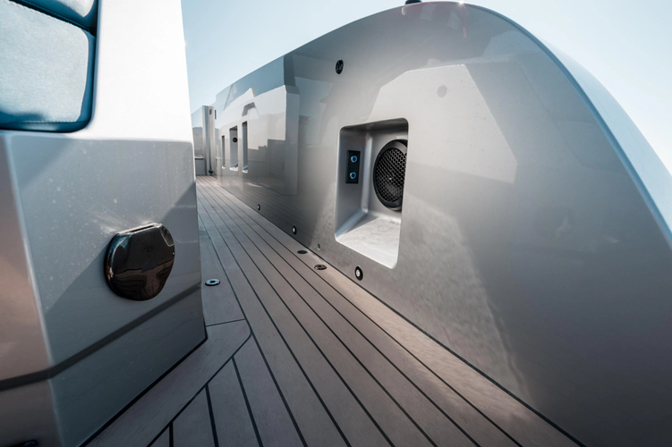 Robin's Nest Yacht Photos Pics 