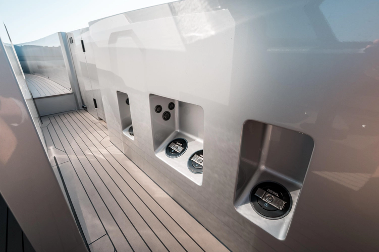 Robin's Nest Yacht Photos Pics 