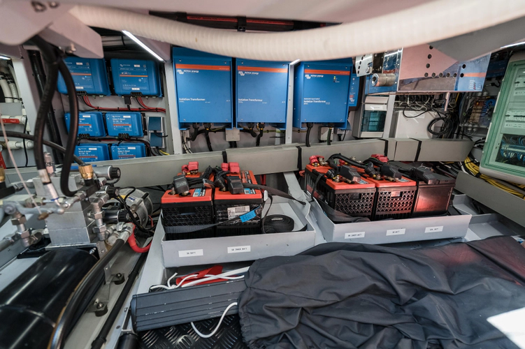 Robin's Nest Yacht Photos Pics 