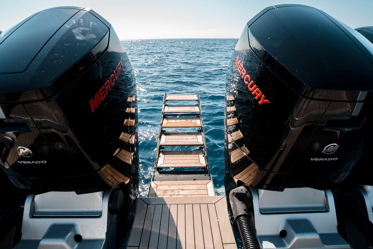 Robin's Nest Yacht Photos Pics 