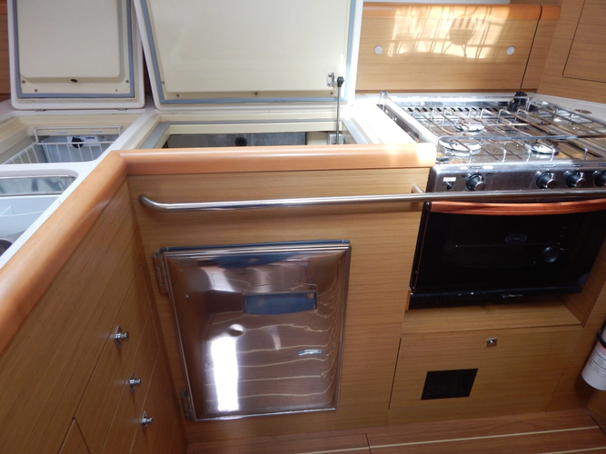 Respite Yacht Photos Pics 