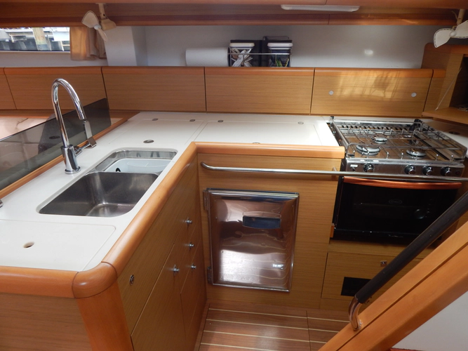 Respite Yacht Photos Pics 