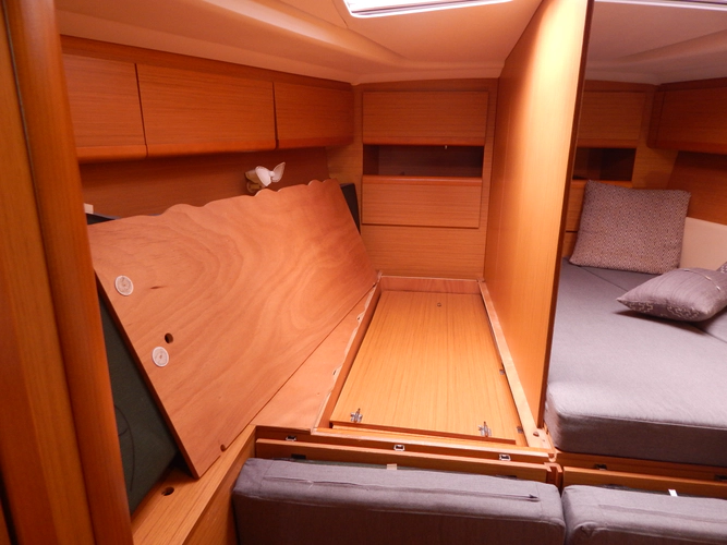 Respite Yacht Photos Pics 