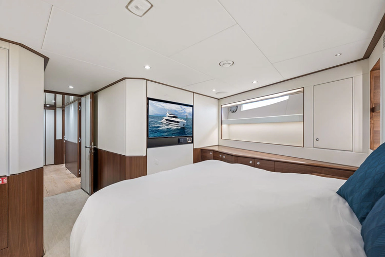 Water Lilly Yacht Photos Pics 