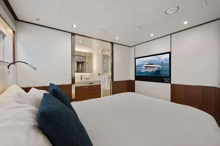 Water Lilly Yacht Photos Pics 