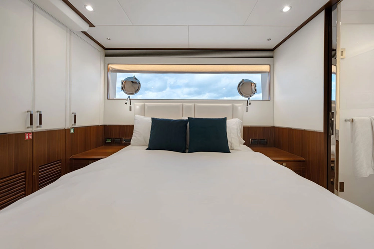 Water Lilly Yacht Photos Pics 