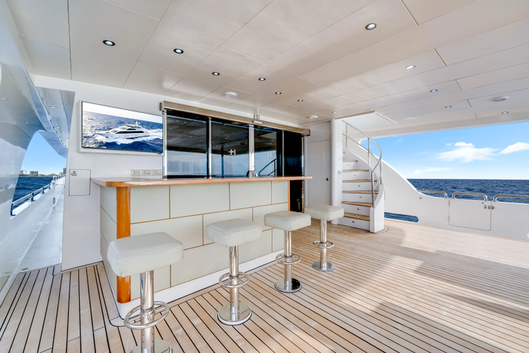 Mesmerize Yacht Photos Pics 