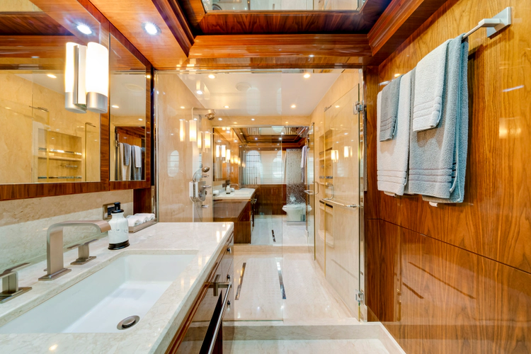 Mesmerize Yacht Photos Pics 