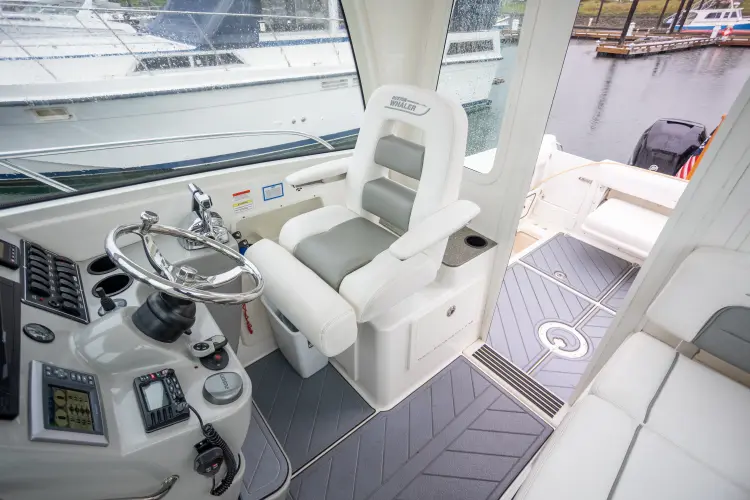 Boston Whaler 285 Yacht Photos Pics 