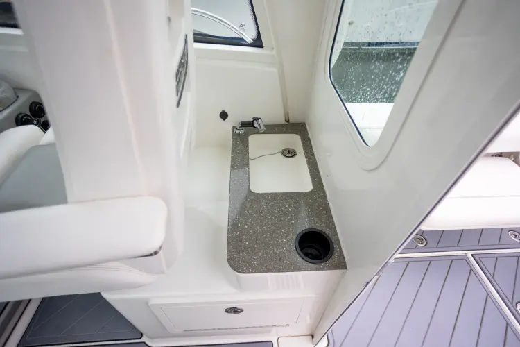 Boston Whaler 285 Yacht Photos Pics 