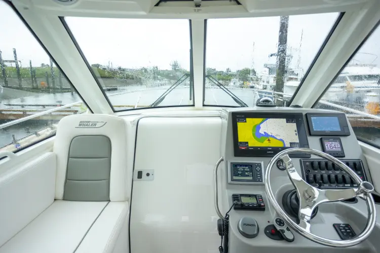Boston Whaler 285 Yacht Photos Pics 