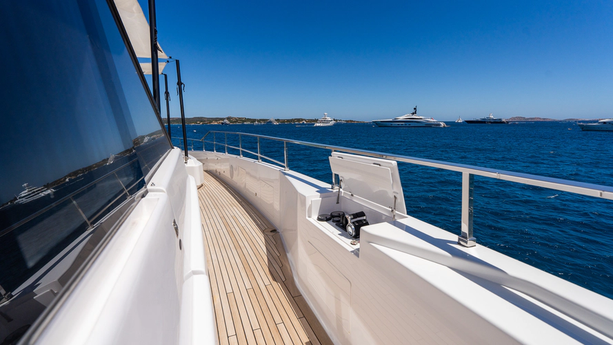 Queen J III Yacht Photos Pics 