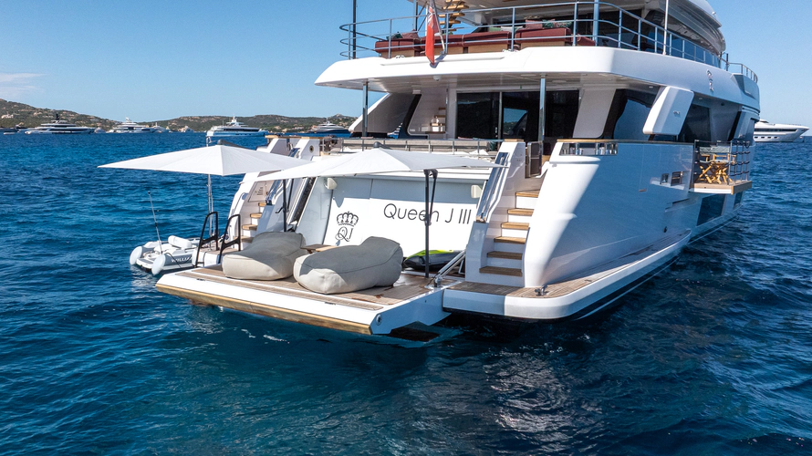 Queen J III Yacht Photos Pics 
