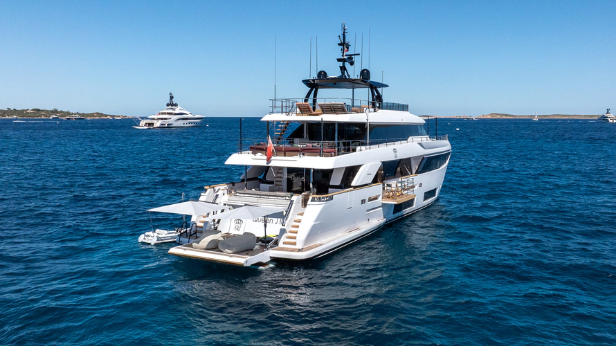 Queen J III Yacht Photos Pics 