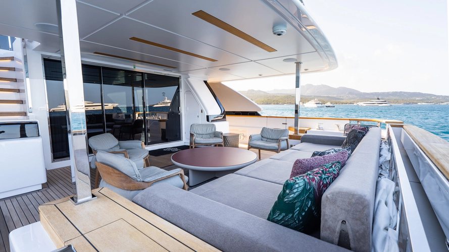 Queen J III Yacht Photos Pics 
