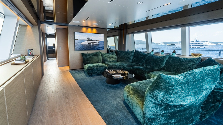 Queen J III Yacht Photos Pics 