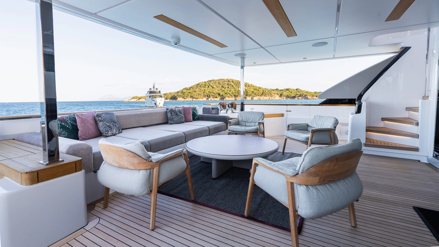 Queen J III Yacht Photos Pics 