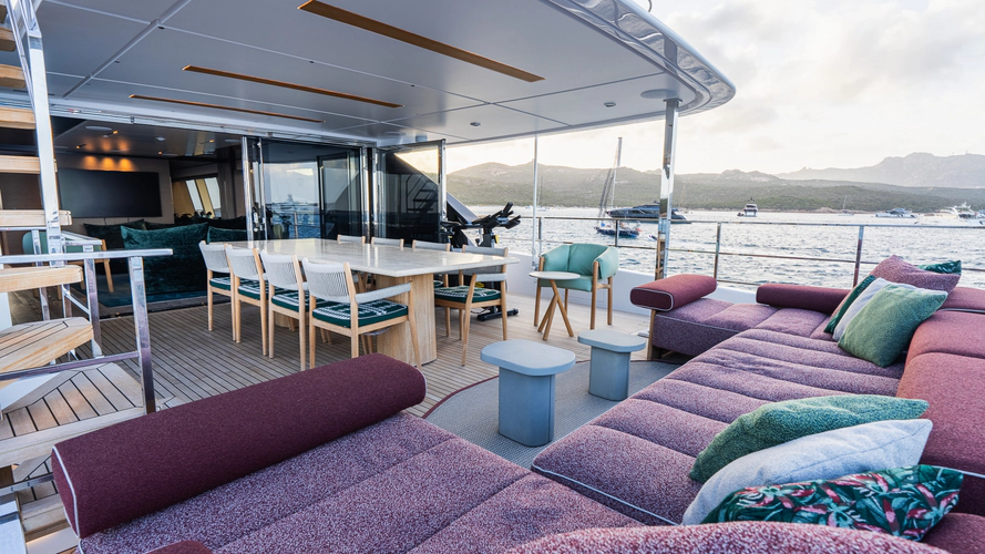 Queen J III Yacht Photos Pics 