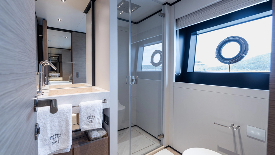 Queen J III Yacht Photos Pics 
