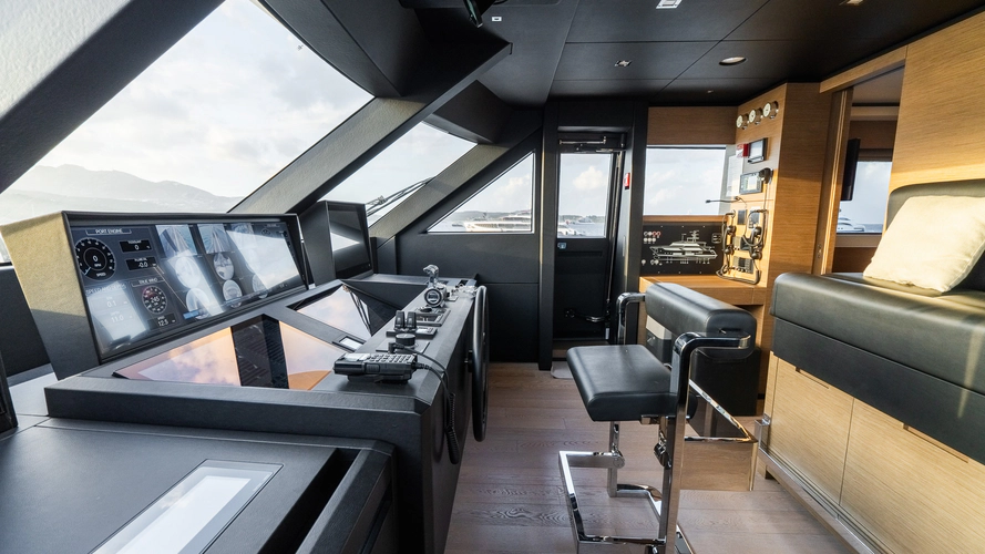Queen J III Yacht Photos Pics 