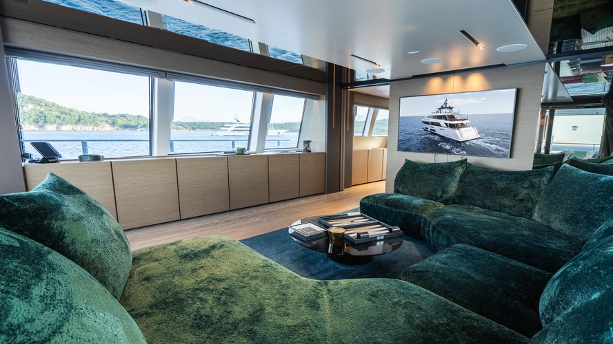 Queen J III Yacht Photos Pics 
