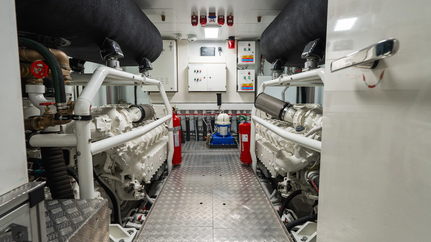 Queen J III Yacht Photos Pics 