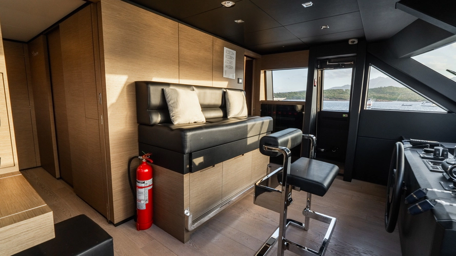 Queen J III Yacht Photos Pics 