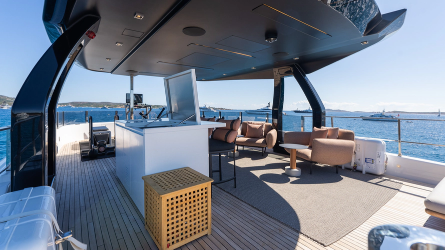 Queen J III Yacht Photos Pics 