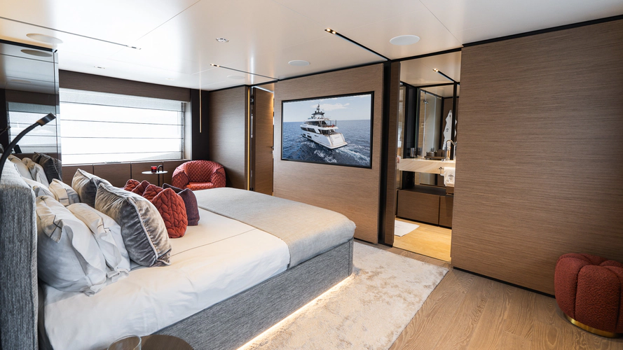 Queen J III Yacht Photos Pics 