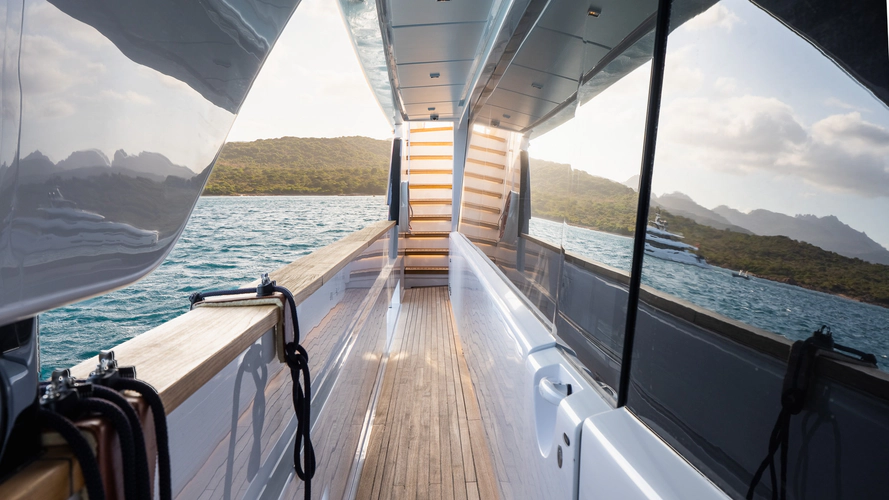 Queen J III Yacht Photos Pics 