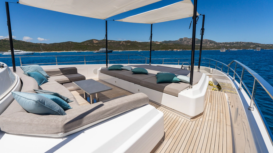Queen J III Yacht Photos Pics 