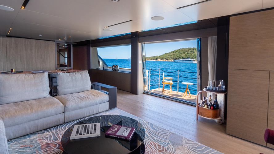 Queen J III Yacht Photos Pics 