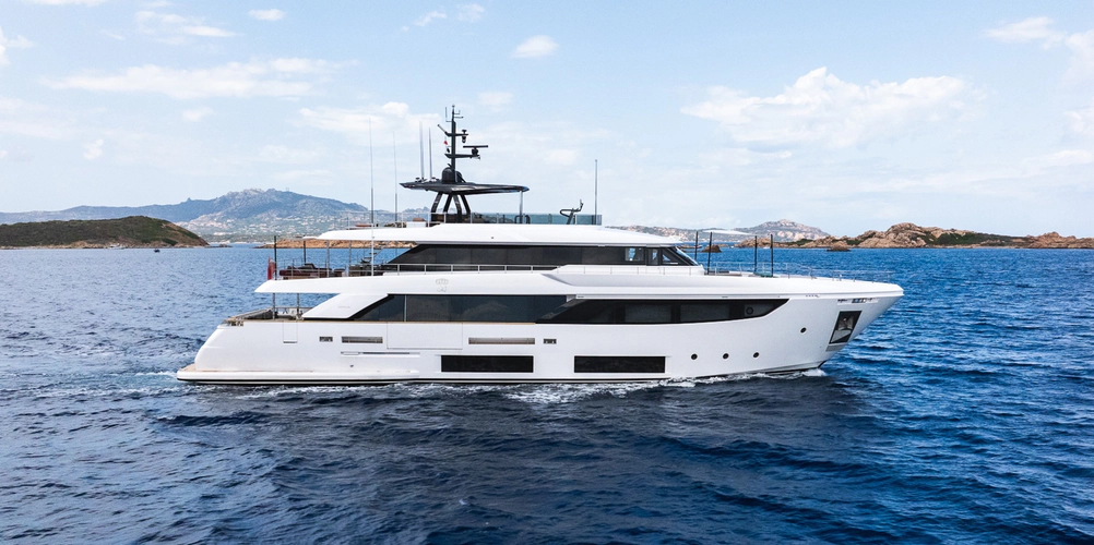 Queen J III Yacht Photos Pics 