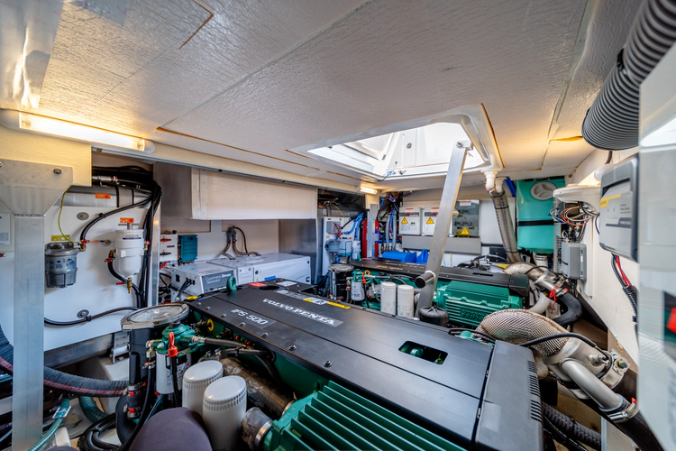 V & A Yacht Photos Pics 