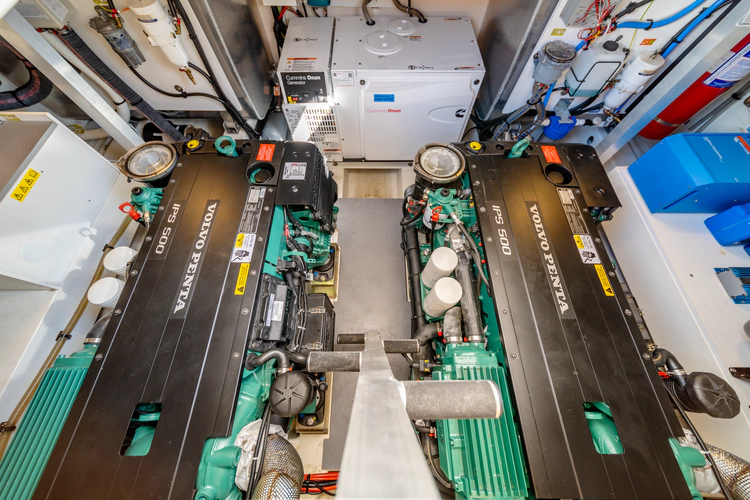 V & A Yacht Photos Pics 