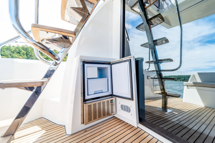 V & A Yacht Photos Pics 