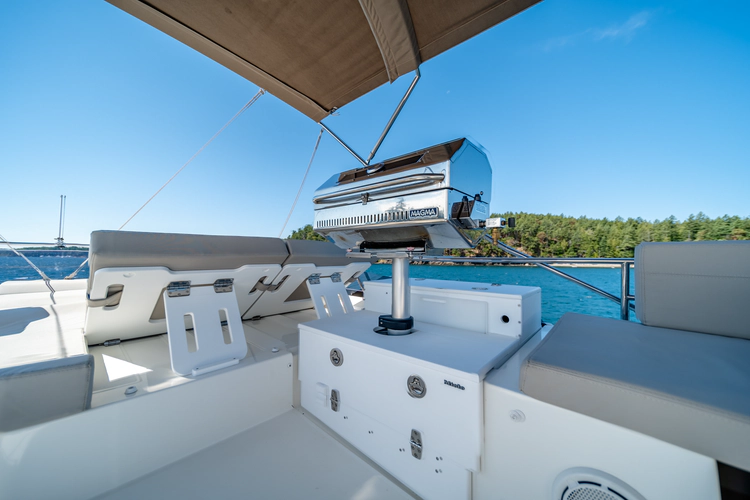 V & A Yacht Photos Pics 