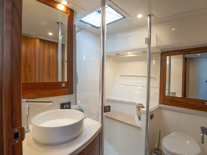 Tree-o Yacht Photos Pics 