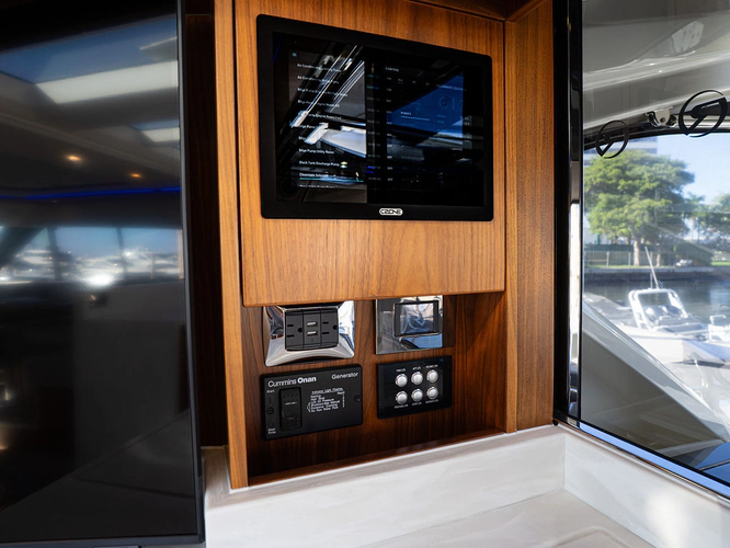 Tree-o Yacht Photos Pics 