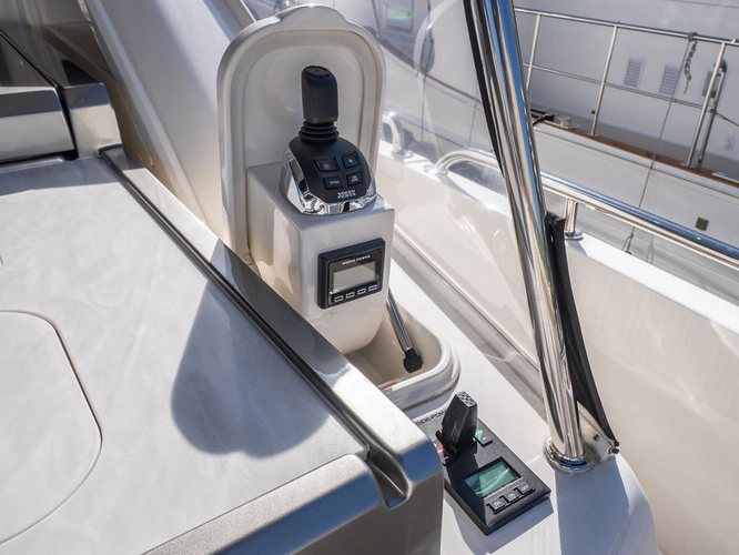 Tree-o Yacht Photos Pics 