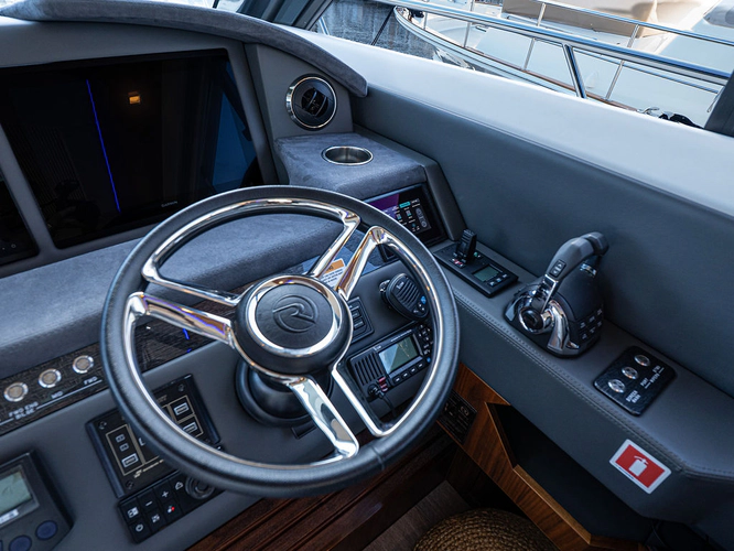 Tree-o Yacht Photos Pics 