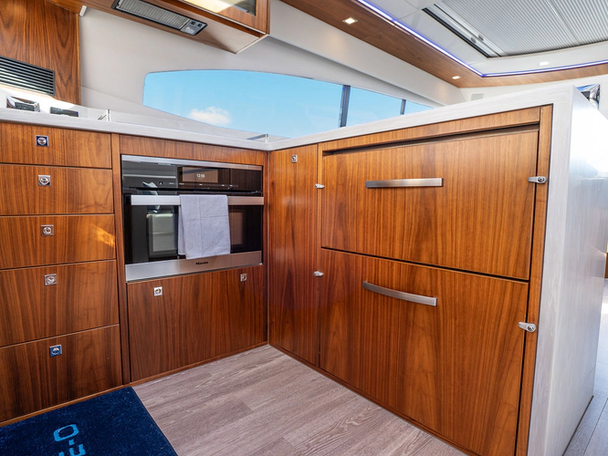 Tree-o Yacht Photos Pics 