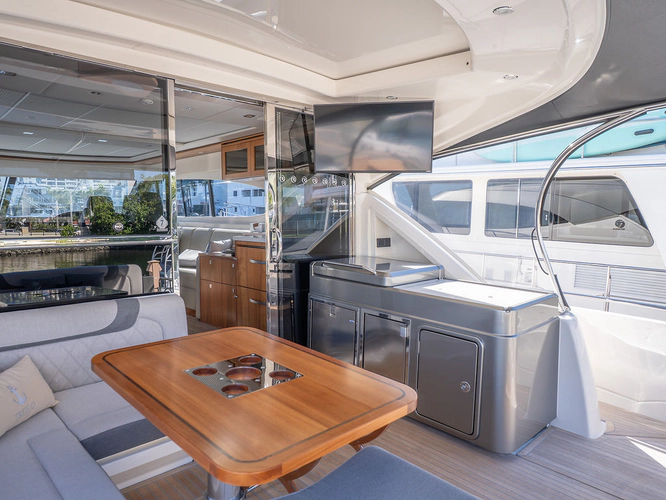 Tree-o Yacht Photos Pics 