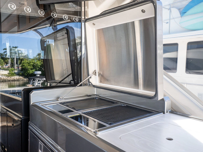 Tree-o Yacht Photos Pics 