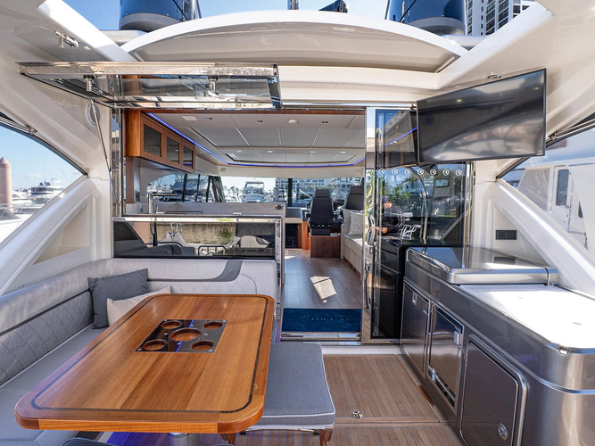 Tree-o Yacht Photos Pics 